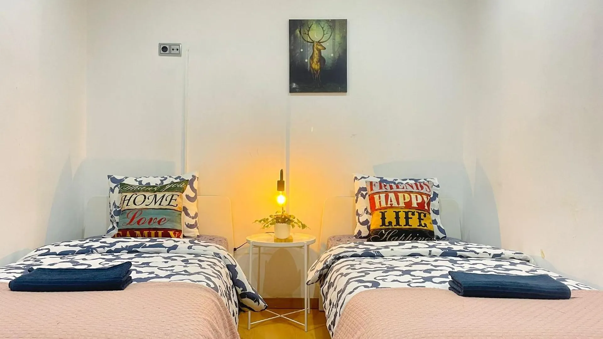 Girona II Hostel Barcelona