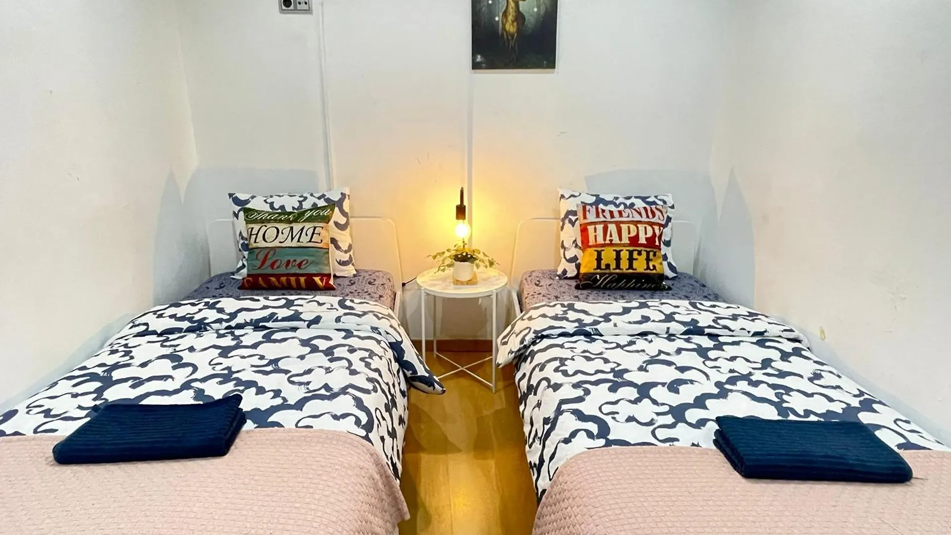 Girona II Hostel Barcelona